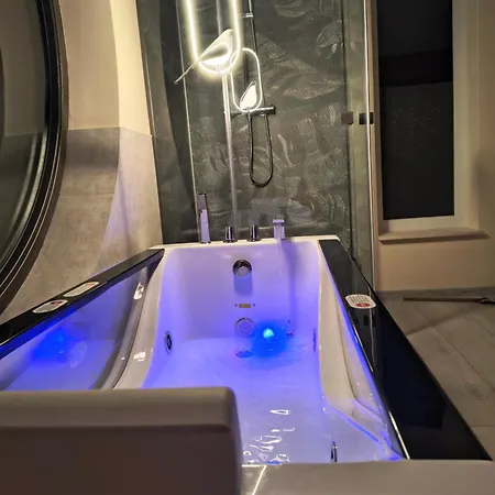 Chalet Prywatne Lesne Sauna I Wanna Z Hydromasazem Bez Limitu W Cenie Na Wylacznosc W Drewnianym Domku Niedaleko Warszawa Ponurzyca