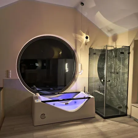 Prywatne Lesne Sauna I Wanna Z Hydromasazem Bez Limitu W Cenie Na Wylacznosc W Drewnianym Domku Niedaleko Warszawa Chalet *